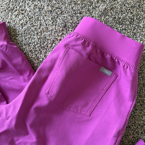 FIGS Scrub Set - Picture 5 of 7